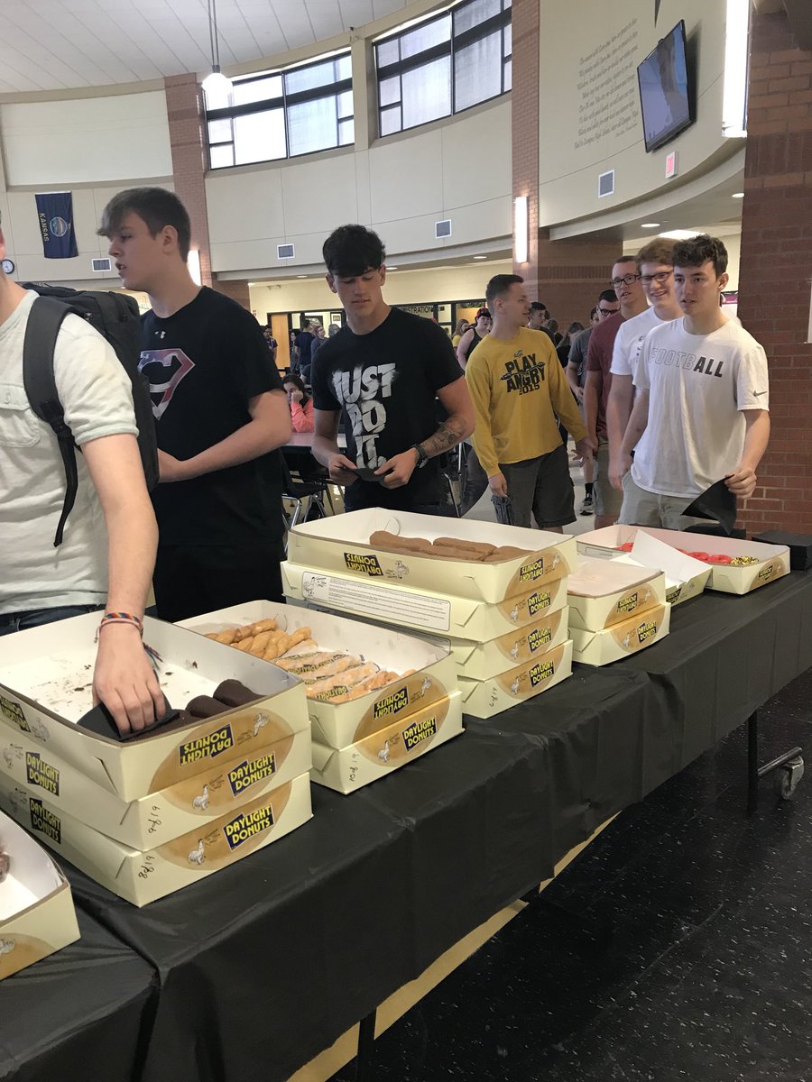 Colts2018's tweet photo. Senior Breakfast 1 https://t.co/UQyOuq1aAI