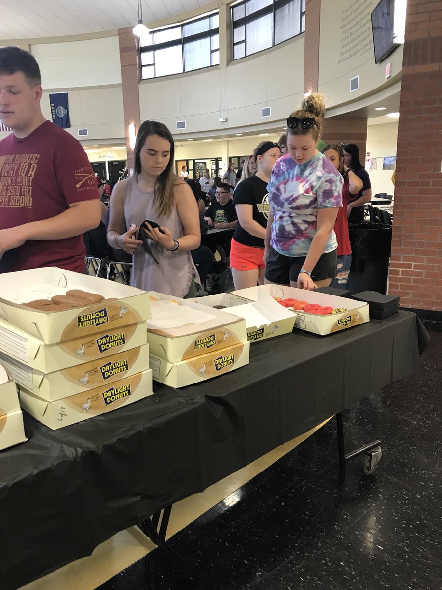 Colts2018's tweet photo. Senior Breakfast 2 https://t.co/IY3WdPn4mz