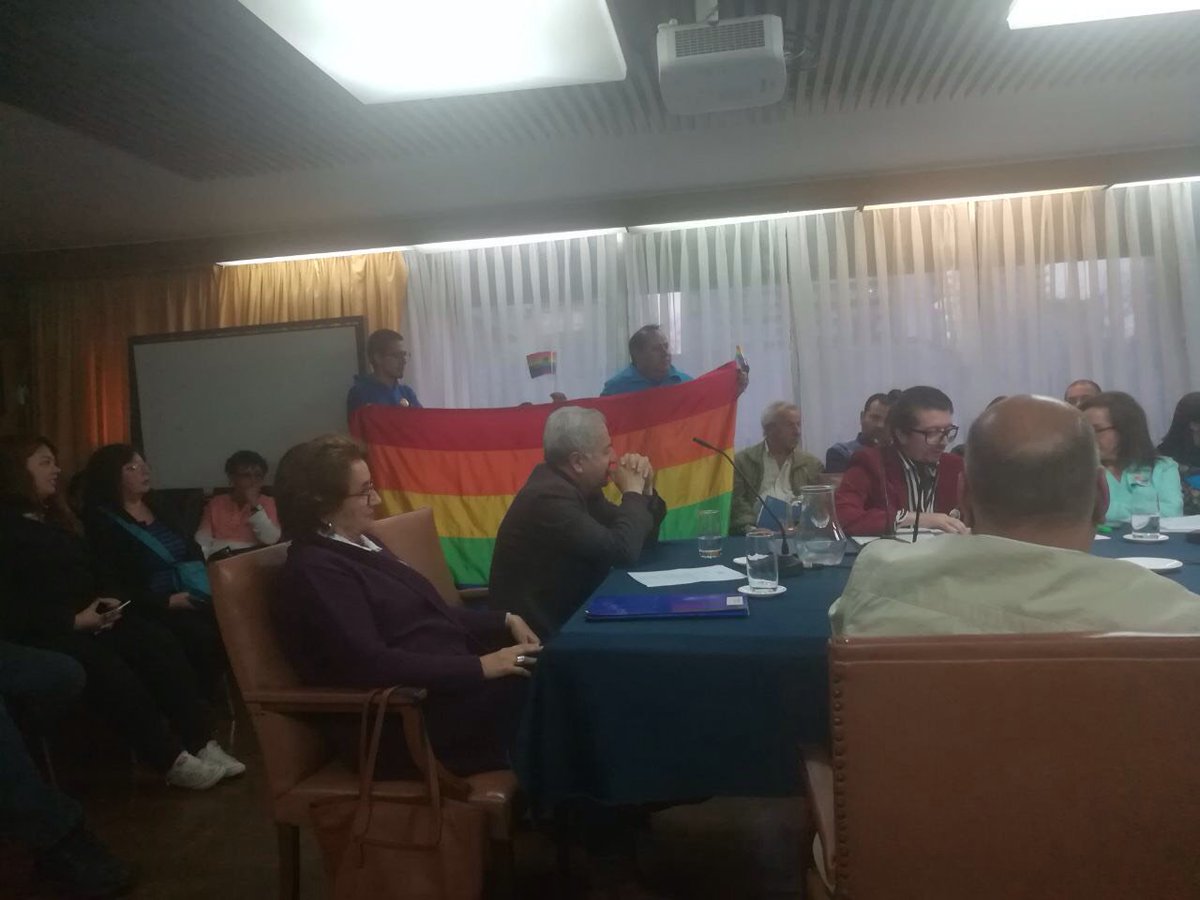 PROTESTAN CONTRA ALCALDESA REGINATO POR SU “PERMANENTE BOICOT A LOS DERECHOS DE LA DIVERSIDAD SEXUAL”. radiovalparaiso.cl/?p=16802 via <a href="/RadioValparaiso/">Radio Valparaíso</a>