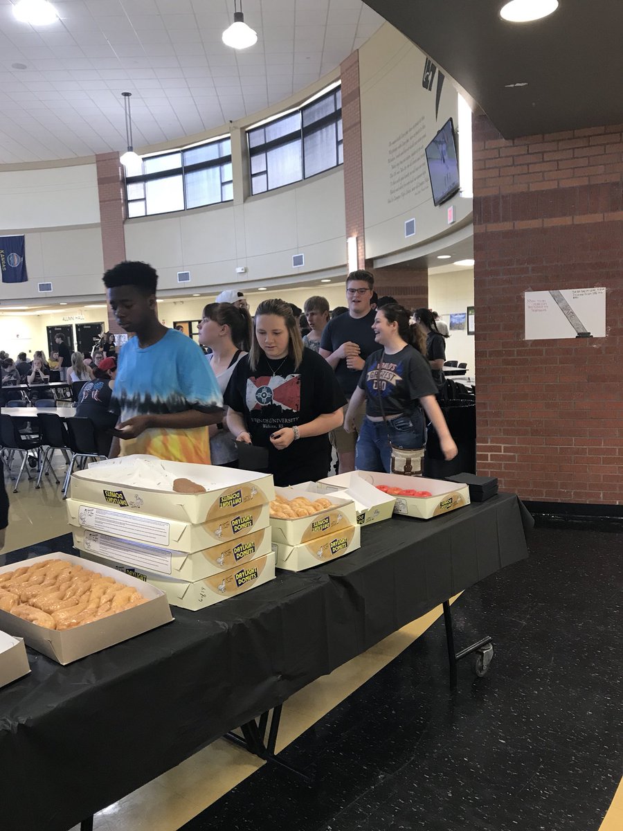 Colts2018's tweet photo. Senior Breakfast 4 https://t.co/C1ZlzOz28U