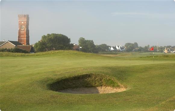 Golf_Kent's tweet photo. .@LittlestoneGC is looking for a registered or qualified PGA Assistant to join their team. Experience in group coaching, retailing and member/guest services would be advantageous. 

Email CV to @PGAJPC via james@littlestonegolfclub.org.uk by 28 May 2018 if interested. https://t.co/QUl03uIXhs