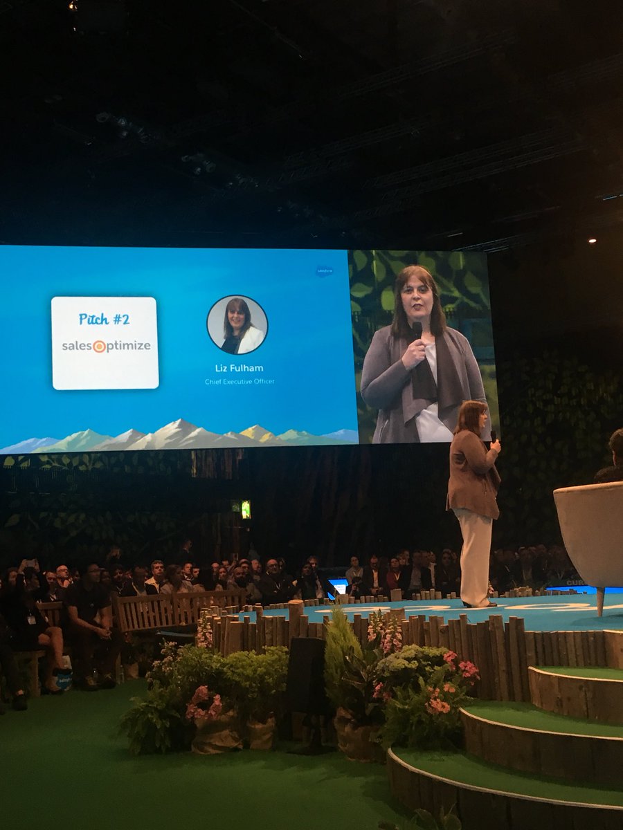 SalesforceRob's tweet photo. Fantastic pitches at Dreampitch #SalesforceTour. Not sure which one I would choose!! #BrightFORCE https://t.co/nnVOE4HJYc