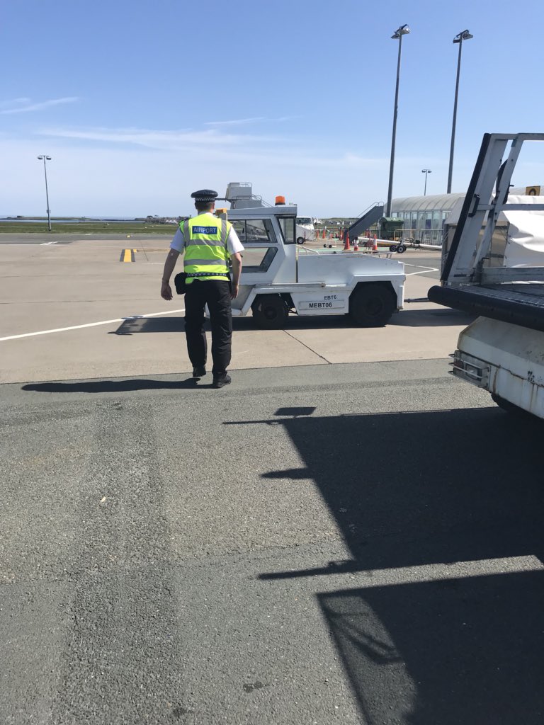 IOMAirport's tweet photo. Out with Aviation Security this afternoon #promotingsafetytogether #UKAirportSafetyWeek #iom @AOA_UK https://t.co/OteSB0Q0Oy