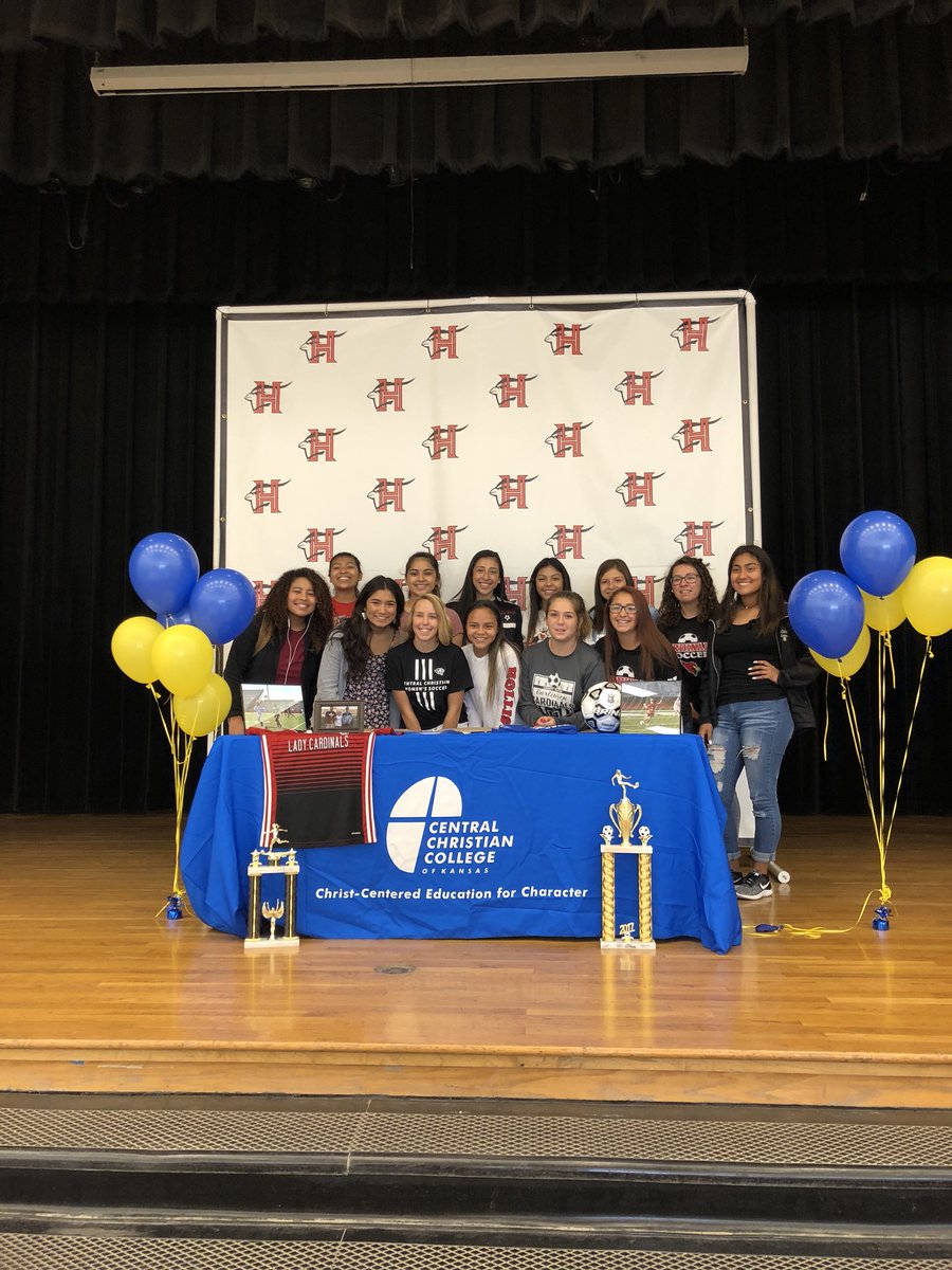 Congrats Kaylee Gushwa for signing yesterday! Best of luck next year in Kansas! ⚽️❤️