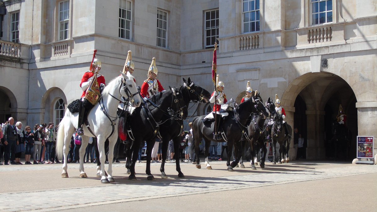 bisset_philip's tweet photo. @Guards_Info @HCav1660 @RoyalSpectator @princesspleats @NesWaeling @HCavMuseum @andyp32a #longguard #householdcavalry https://t.co/oqMZPbVWVs