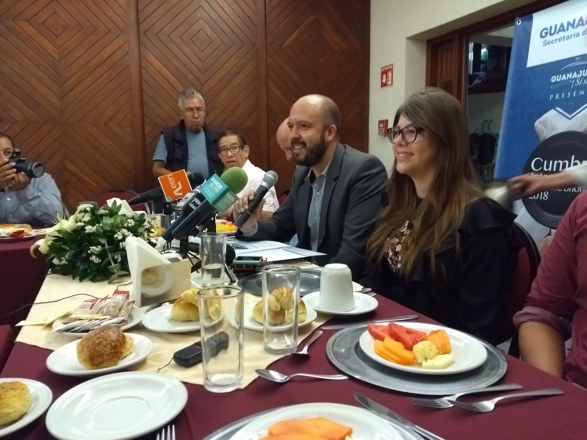 turismogobgente's tweet photo. . @RvazquezGTO presentando en @Aguascalientes los pormenores de la 6° edición de la Cumbre Internacional de la Gastronomía #CumbreGastronómica #GuanajuatoSíSabe @GtoSiSabe @aguascalientes @IrmaMedranoP https://t.co/Tp6FnBVV4L