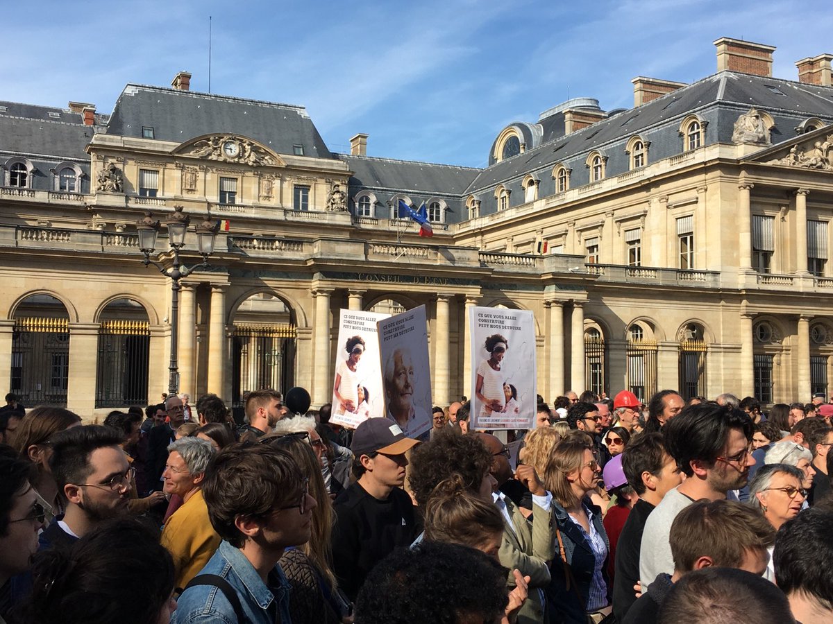 Architectes_org's tweet photo. Journée de mobilisation nationale : rassemblement des architectes Place du Palais Royal #loiELAN #teamarchi https://t.co/QU7lxvS5ng