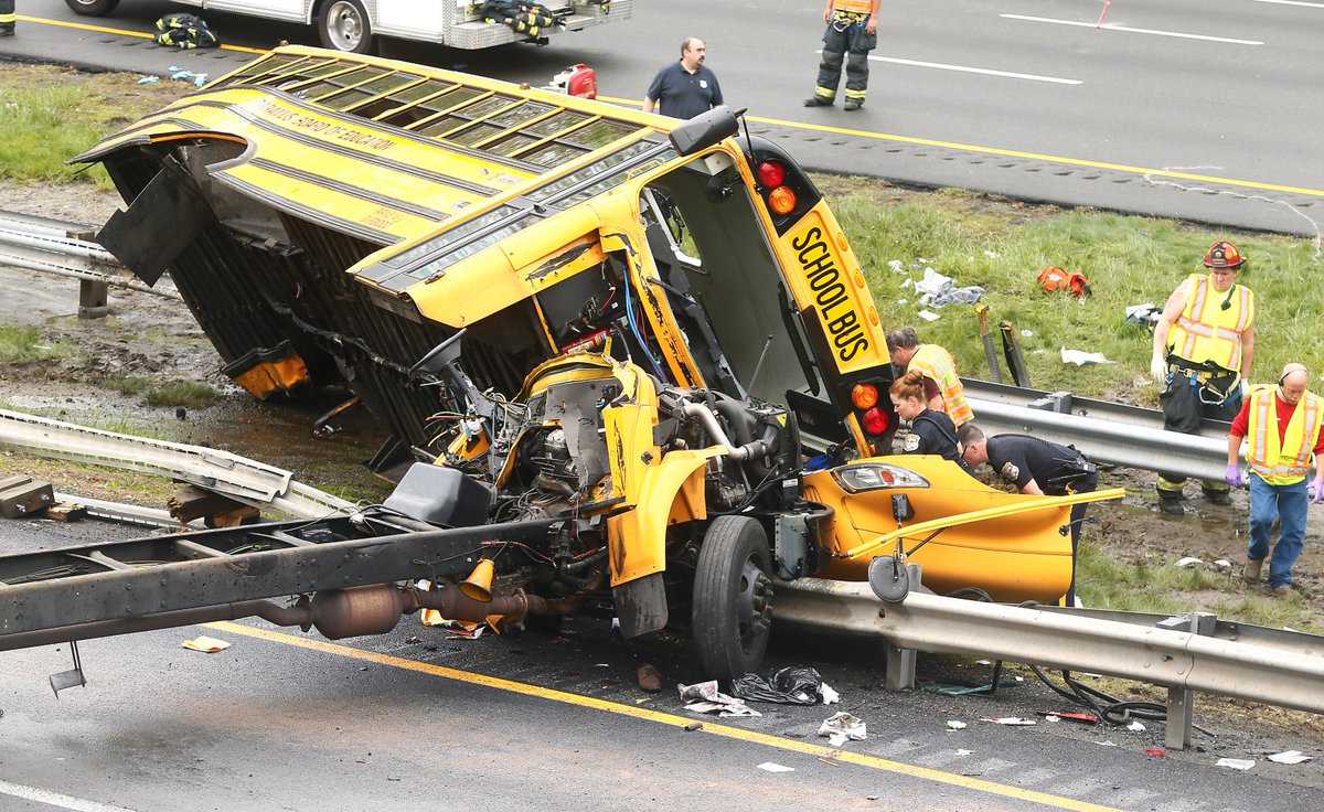 BobKarpDR's tweet photo. BREAKING: Serious accident involving Paramus school bus shuts down Route 80 in Mount Olive @northjersey @AsburyParkPress @dailyrecord https://t.co/RJuJpRxXQu