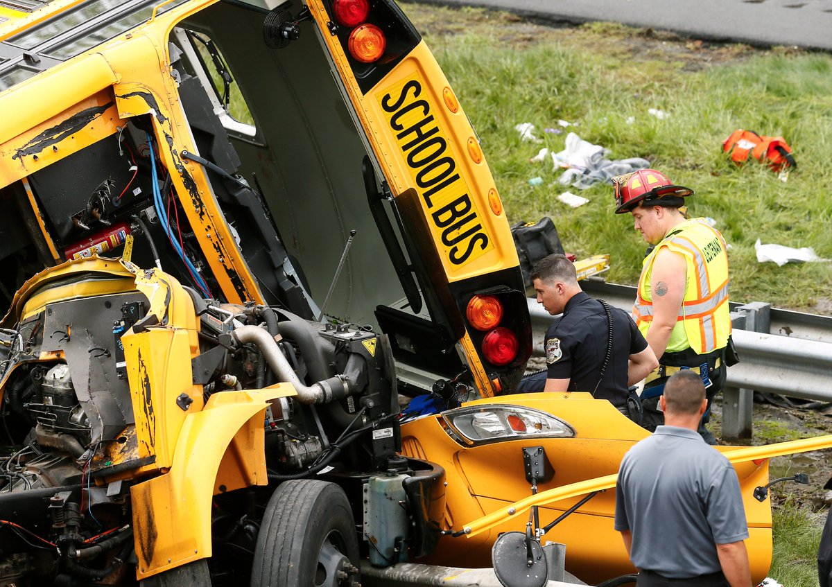 BobKarpDR's tweet photo. BREAKING: Serious accident involving Paramus school bus shuts down Route 80 in Mount Olive @northjersey @AsburyParkPress @dailyrecord https://t.co/RJuJpRxXQu
