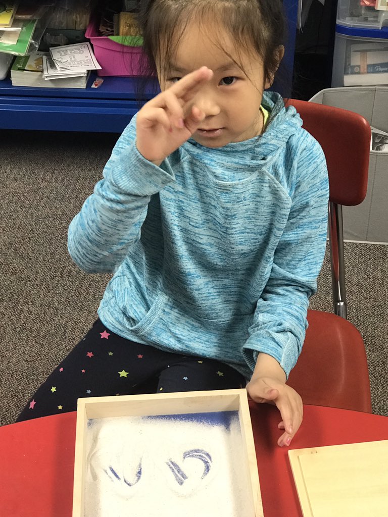 BoysaReading's tweet image. Maddie practices her trick words #multisensoryinstruction  @ViolaAchieves