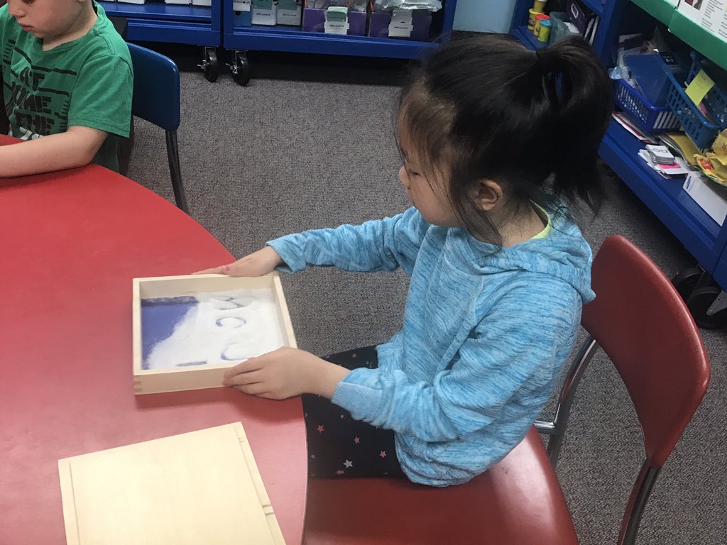 BoysaReading's tweet image. Maddie practices her trick words #multisensoryinstruction  @ViolaAchieves