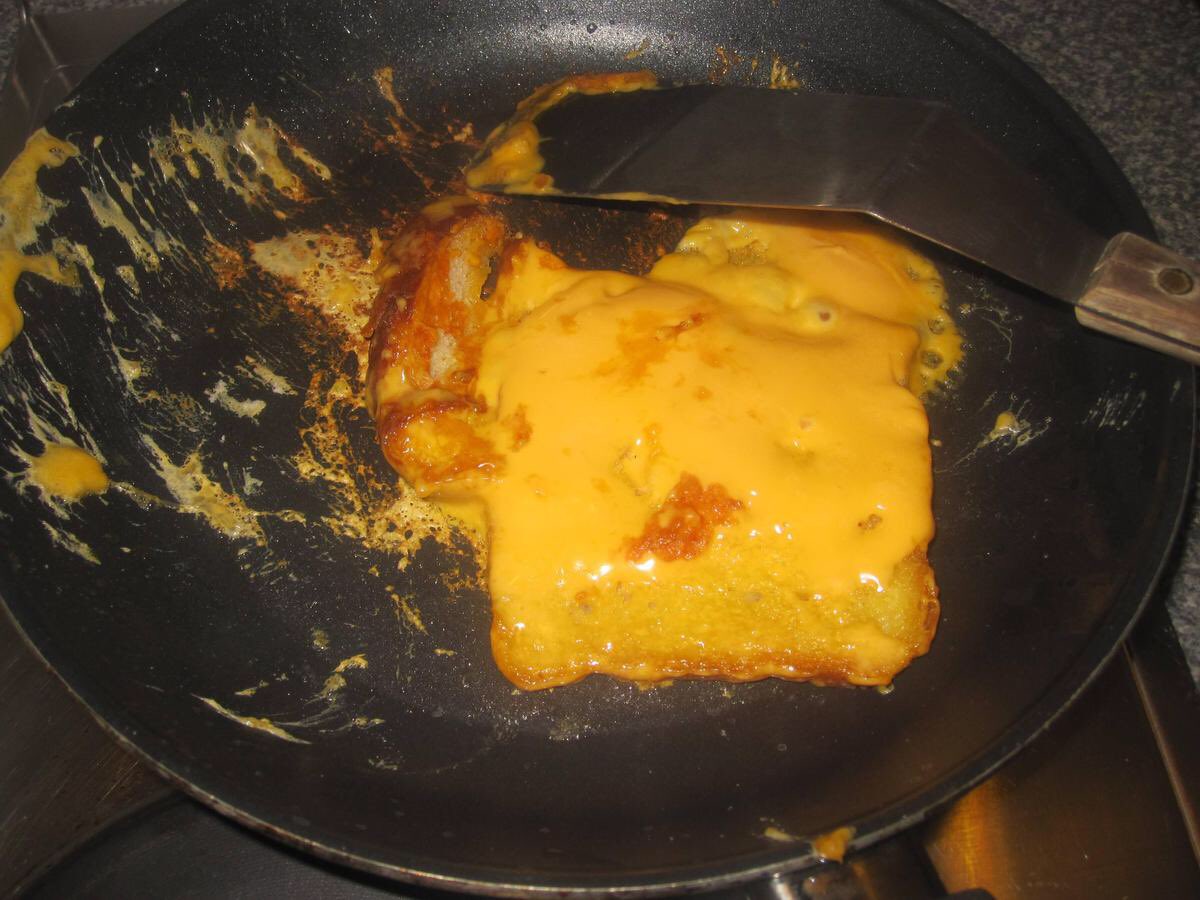 UANParty4's tweet photo. These are disgraceful, please help me spread awareness about grilled cheese. They don’t deserve to be insulted like this. #BetterGrilledCheeseCampaign https://t.co/INoHaH3GrO