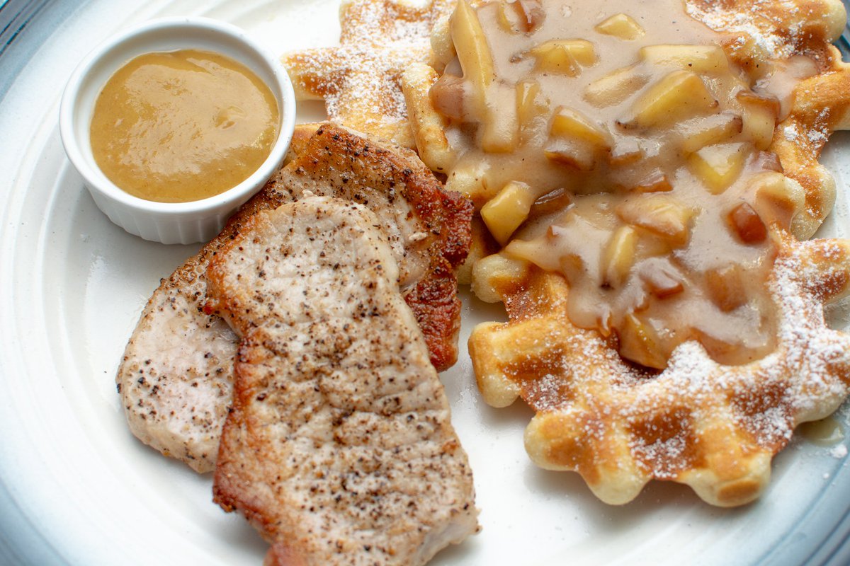 CCO_Photo's tweet photo. I was craving waffles for #dinner last night, but didn't have much to go with (no eggs, no syrup). Enter our spin on chicken &amp; waffles. I give you pork n waffles w/ a peach compote &amp; champagne mustard.

#cookathome #wannabechef #amateurphotographer #photography #foodie #foodporn https://t.co/3IYmxb4qQF