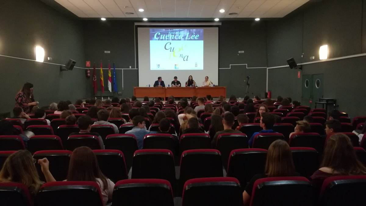 cuenca_lee's tweet photo. Más de 100 lectores escuchando a Blue Jeans en CC Aguirre @BMCuenca https://t.co/vbGFfZLjd5
