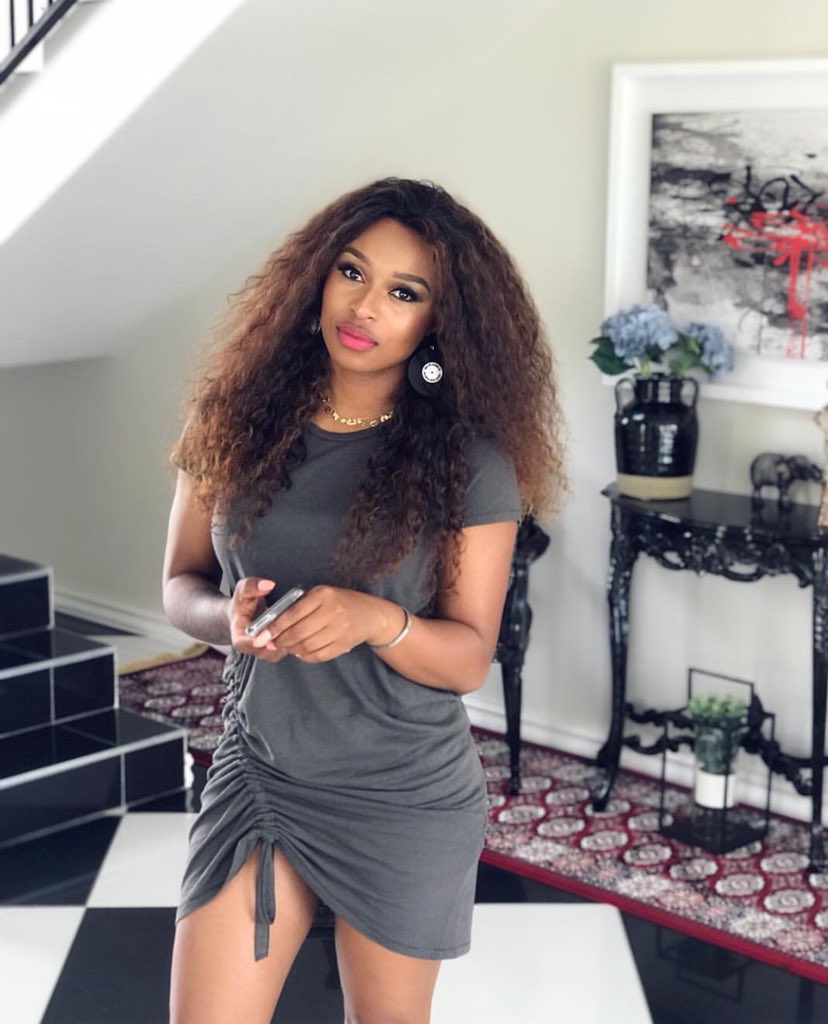 Sanele_0916's tweet photo. Let's take a minute and appreciate this woman @DJZinhle ❤❤❤💕.She's very iconic Guys.Let's protect her,she's ours!!!!😭😘😘

#PRINCESSxGODDESS https://t.co/rOh2W4N2A9