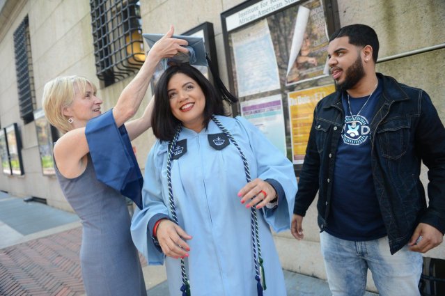 StandingWoo's tweet photo. EXCLUSIVE: Ex-con set to graduate from Columbia University inspires her son to apply to college - NY Daily News https://t.co/LfigtSorv9 https://t.co/nas2WTeQBg