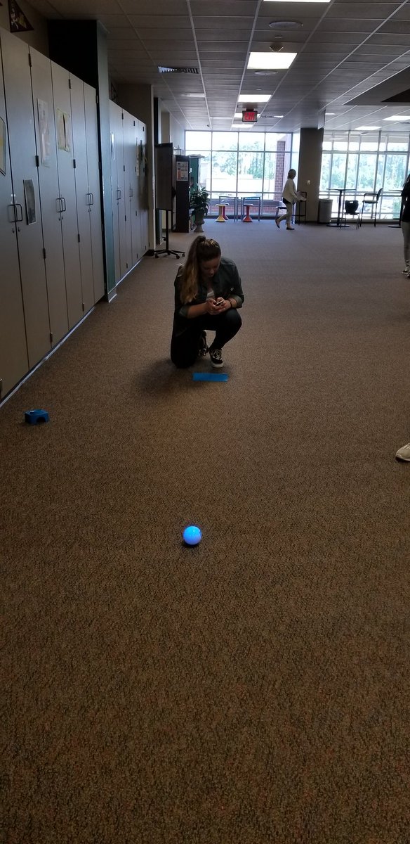 sharonlime85's tweet photo. Coding is happening! Fun with @SpheroEdu . #thequestdifference @ElizabethFagen @HumbleISD @HumbleISD_DL https://t.co/fClLBsWODI