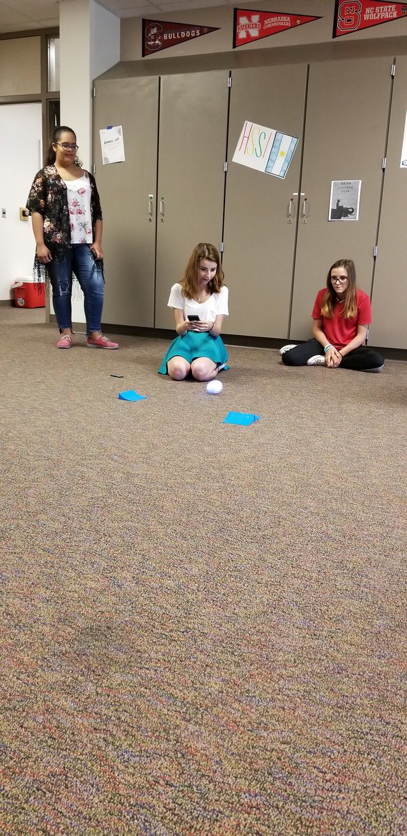 sharonlime85's tweet photo. Coding is happening! Fun with @SpheroEdu . #thequestdifference @ElizabethFagen @HumbleISD @HumbleISD_DL https://t.co/fClLBsWODI