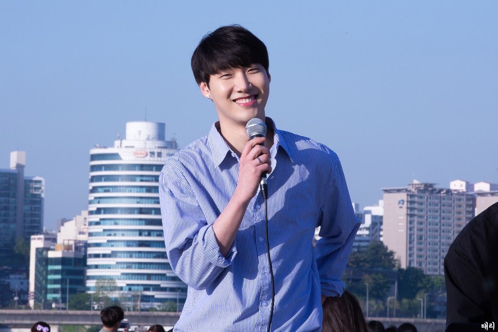 18.05.18 버스킹 또 하고싶다 또 할까??!!! #방긋