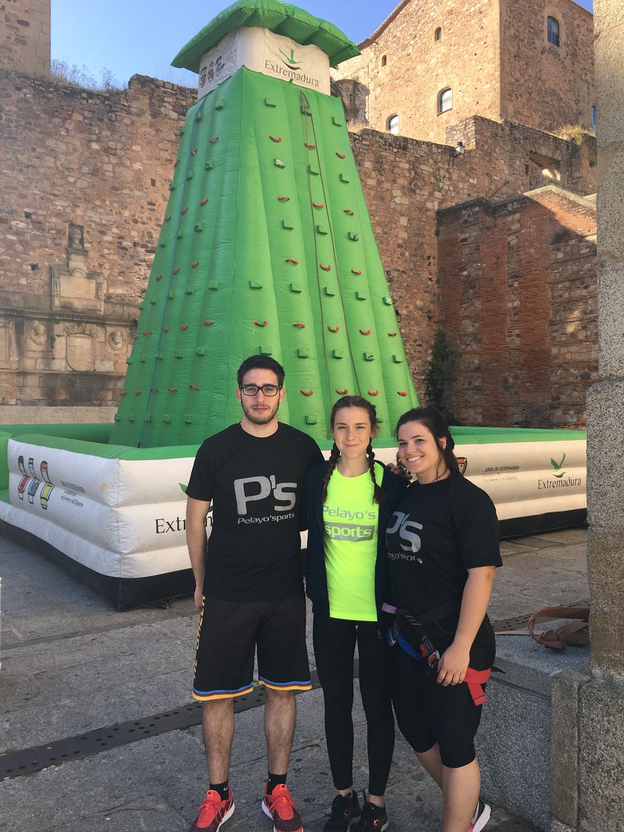 AlbertoMD_FCD's tweet photo. Buena mañana la de hoy en el II Día de la Educación Física en la Calle. Gracias chic@s por vuestra ayuda!! La @fcd_uex presente en este evento tan importante: actividad física y hábitos saludables como pilares fundamentales para nuestr@s escolares.😉 https://t.co/0C1O3xbuH4