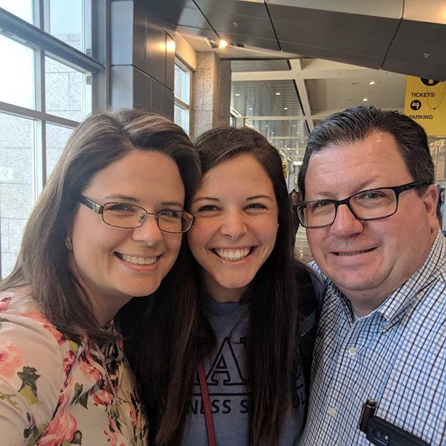 monalijoh's tweet photo. She's headed off on a new adventure...have FUN! #studyabroad #BilbaoSpain #dadisfreakingout https://t.co/ltvRDmj4t0 https://t.co/4jlNsLjlmP