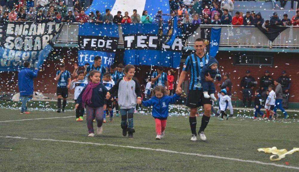 #Newells la previa del partido frente a <a href="/Deporincon/">Deportivo Rincón</a> por <a href="/Copa_Argentina/">Copa Argentina AXION energy</a> , incluida la entrevista a su capitán Hety Rueda en <a href="/PlanetaNewells/">PlanetaNewells.com</a>
Por : <a href="/AgusAcossta/">Aguus.</a> 
planetanewells.com/en-busca-de-ce…