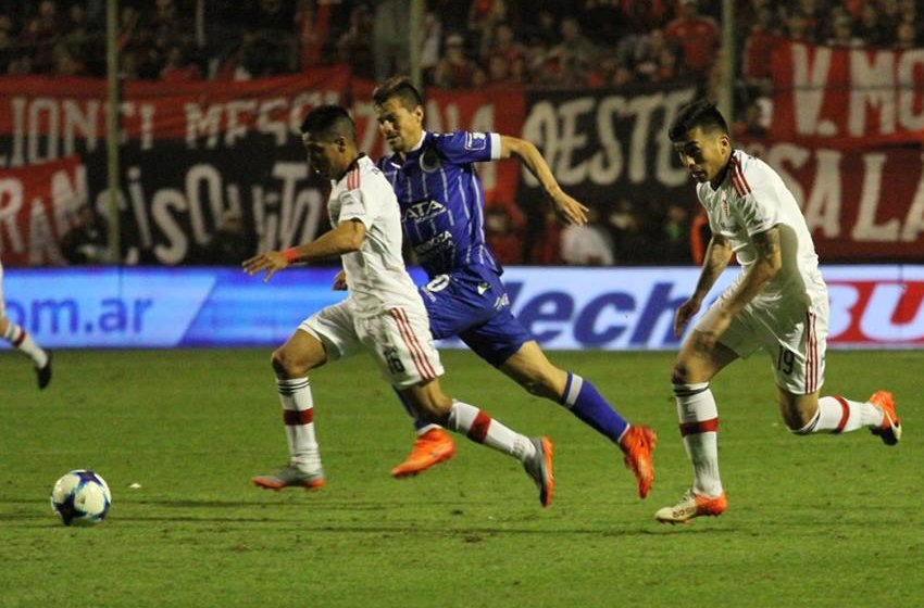 AgusAcossta's tweet photo. #Newells la previa del partido frente a @Deporincon por @Copa_Argentina , incluida la entrevista a su capitán Hety Rueda en @PlanetaNewells
Por : @AgusAcossta 
https://t.co/SS4kd5e9ni https://t.co/w4NmbhsIDi