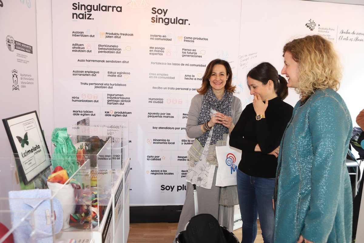 PSEporAlava's tweet photo. #TheSingularStore promocionará hoy y mañana el comercio de @LaudiokoUdala y #Salvatierra, y transmitirá el mensaje de que comprar en las tiendas de esos municipios es sinónimo de calidad, trato cercano e impulso a la economía y el empleo local.

+INFO... https://t.co/vXn1pERNeC https://t.co/0gfL9lfMwl