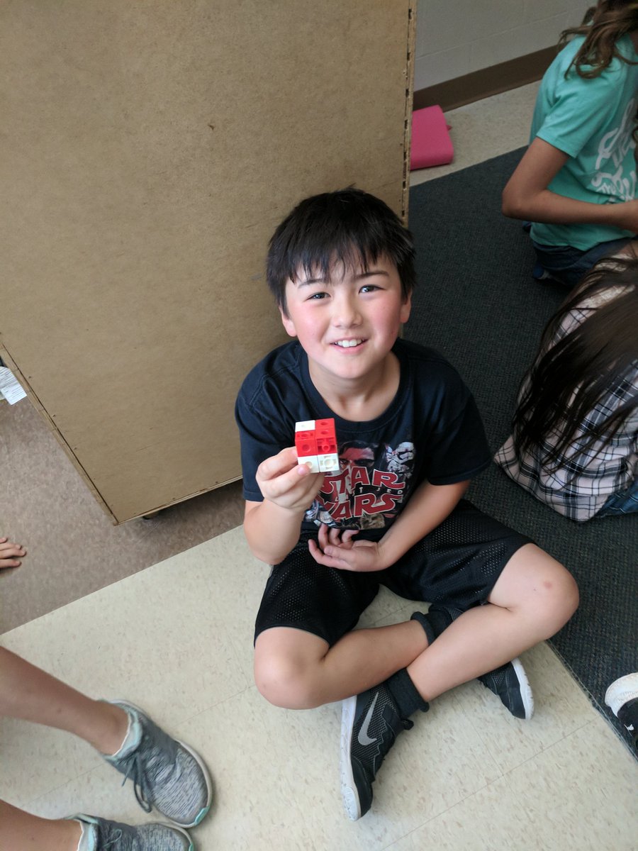 TeacherAMurray's tweet photo. Are you able to take these linking cubes &amp; create a cube w/out taking them apart? #spatialreasoning #perseverance @MrsFischerSCDSB https://t.co/KrKm6DD4Lq