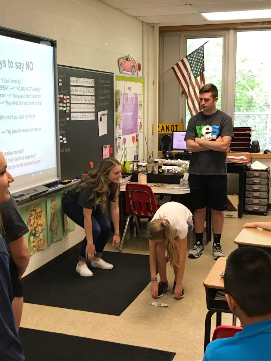 YESLEADS's tweet photo. Chenango Valley High School YES LEADers did a great job presenting to the students at Chenango Bridge Elementary ✨ thank you for being such positive, inspiring role models and for teaching the younger students to be #drugfree 🎉 #YESLEADS #LEADersrock @CVCSDWarriors https://t.co/2JSybE98r9