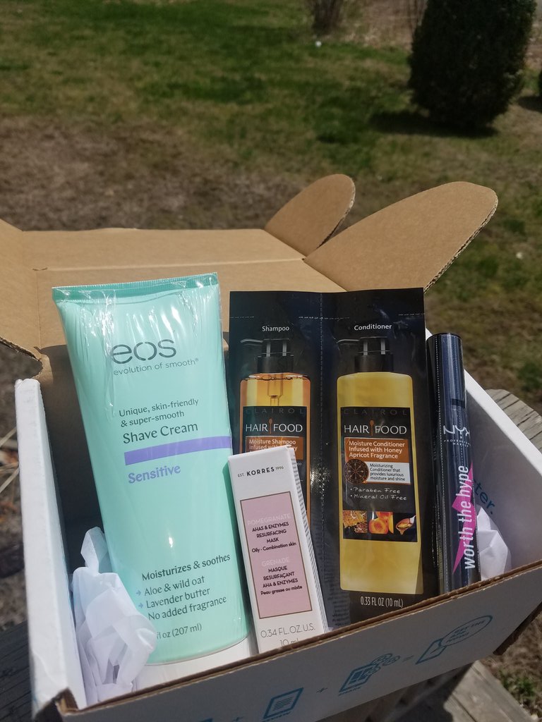NavigatingSarah's tweet photo. Super excited to try my FREE #chicvoxbox from @Influenster! #eos #hairfood #korres #nyx https://t.co/3zotSJQZfD