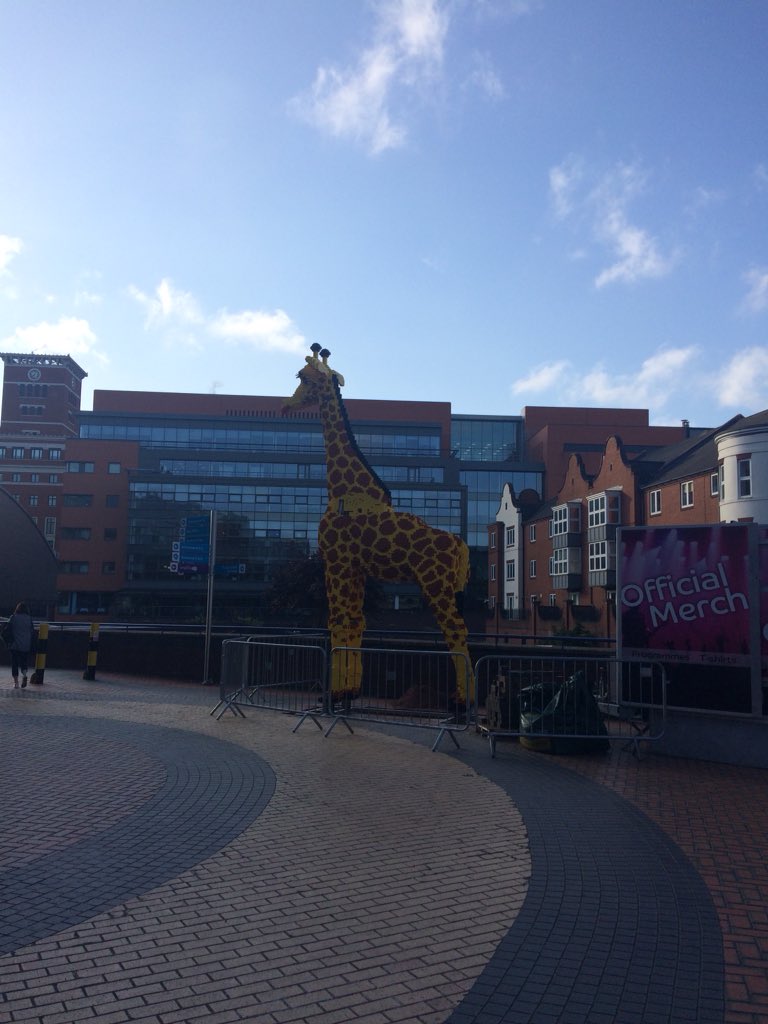 hepowis's tweet photo. It’s not every morning you pass a 30ft Lego giraffe on your way into the office 😊#brindleyplace #mercer https://t.co/kBxe5JQIBK