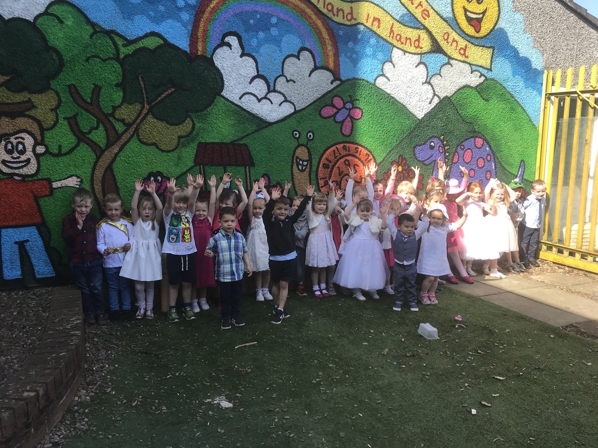 StNinsNursery's tweet photo. #AMgroup #RoyalWedding garden party was a great success! We ate, danced& basked in the glorious sun! @LMPurdie did our official opening ✂️ 💒 https://t.co/oaZh6zUPvy
