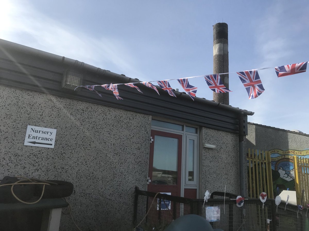 StNinsNursery's tweet photo. #AMgroup #RoyalWedding garden party was a great success! We ate, danced& basked in the glorious sun! @LMPurdie did our official opening ✂️ 💒 https://t.co/oaZh6zUPvy
