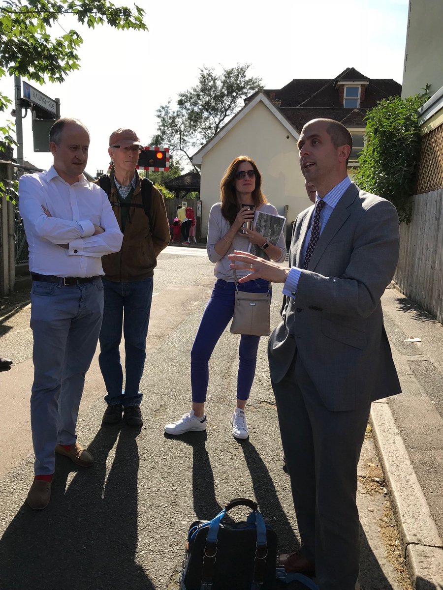 <a href="/AlexanderEhmann/">Alexander Ehmann</a> discussing <a href="/whlcrossing/">White Hart Lane Crossing SW13</a> foot bridge with residents/campaigners today before <a href="/LBRUT/">Richmond Council</a> have to agree to 58% of the cost while <a href="/networkrail/">Network Rail</a> pay the other 42%. We need this Bridge!