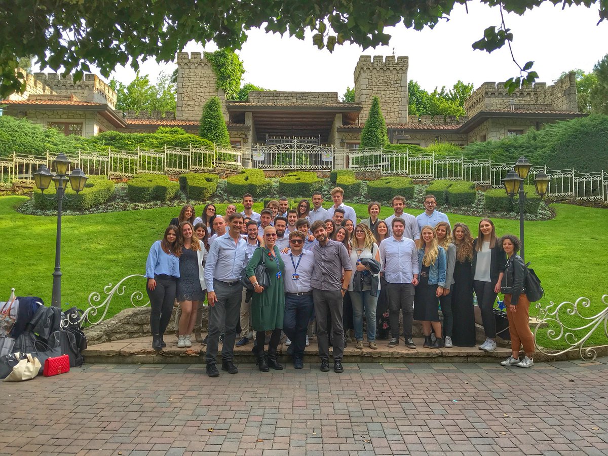 IUS_VE's tweet photo. Concluso il #Lab di #WebMarketing e #DigitalCommunication. Grazie a @gardaland per aver permesso ai nostri studenti di mettersi alla prova! https://t.co/2rhv4NTF4N