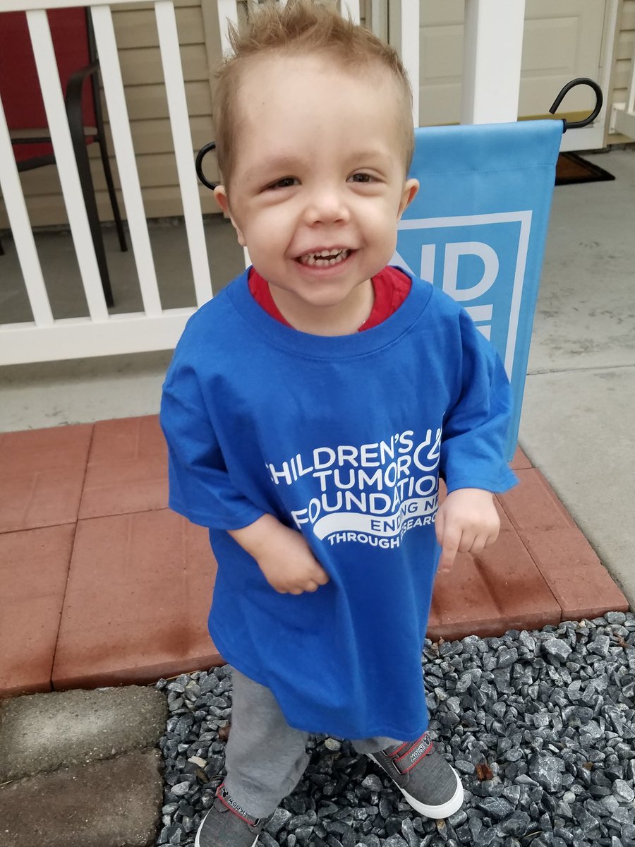 mandamay91's tweet photo. Today is NF Awareness day!!! This fighter is back at #chemotherapy today after having a 2 week break. He is the strongest little person I know. Kicking this tumors ass!💚💙 #KaydenStrong #EndNF #OurSuperhero #BornFighter #NFMom #iKnowaFighter https://t.co/tVswDuzOEW