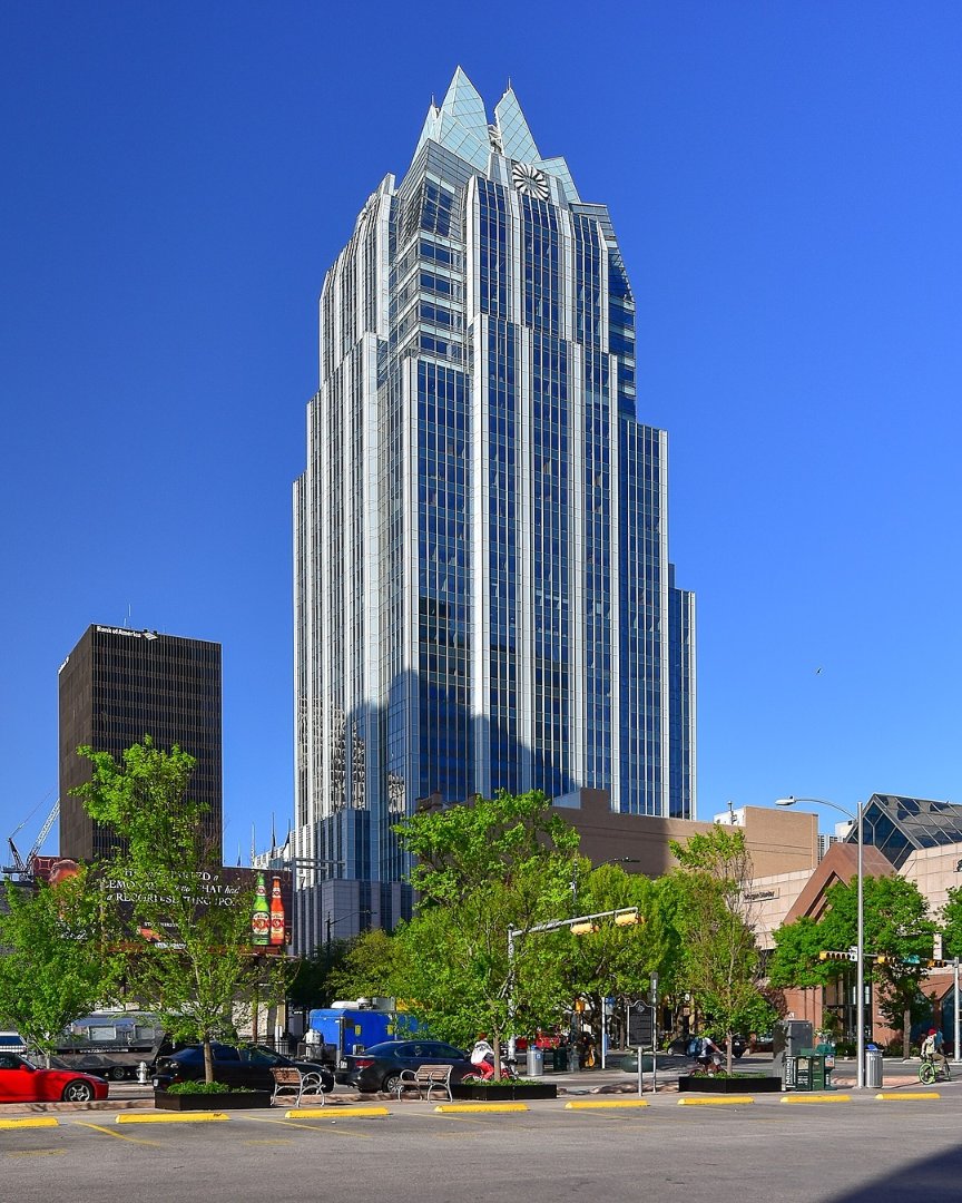 FrostBankTower's tweet photo. Happy first day of summer! ☀️ #frostbanktower #atx #frostbank #austintexas #downtownaustin #summerinatx https://t.co/1jg9a8xyTL