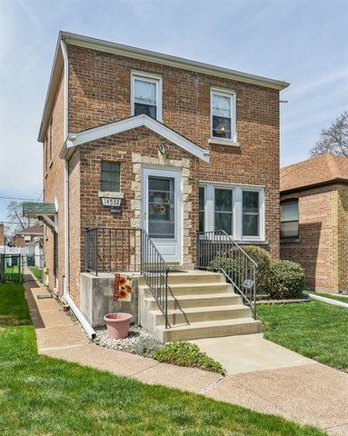 ImMe365's tweet photo. 🔥Under Contract🔥 #entrepreneurlifestyle #entrepreneur #entreprenuership #businessowner #extraluxury #businessman #richhomes #greathomes #luxury #luxurydesign #luxurydecor #instadesign #🏦 #money #moneymaker #richandfamous #moneyhungry #rich #richmoney #richdesigns ##chicago https://t.co/gEGbi6Xf47