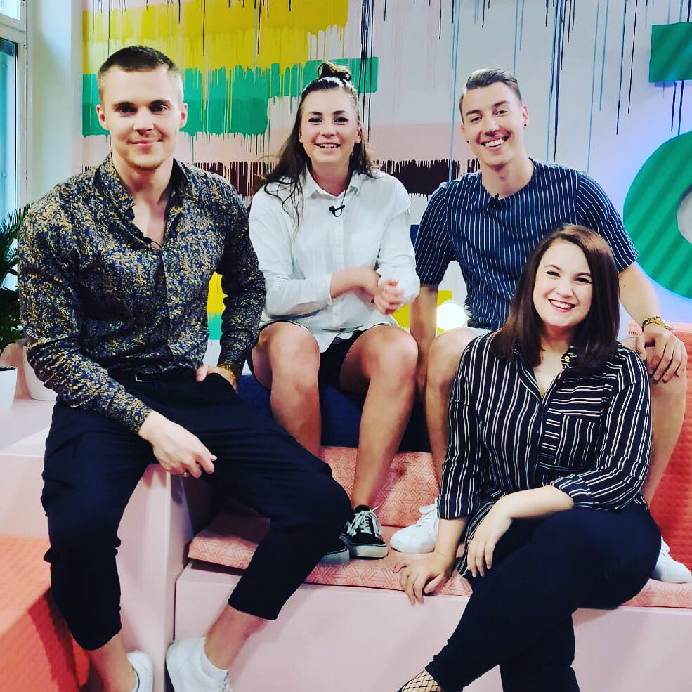 trootvisio's tweet photo. Tänään lähetyksessä huippulahjakkaat @elias_kaskinen ja @jennysvoices 💃🎉 Live ja lisää katsottavaa Tubessa lähetyksen jälkeen 🌚 #visiolive https://t.co/rzCfayo22E