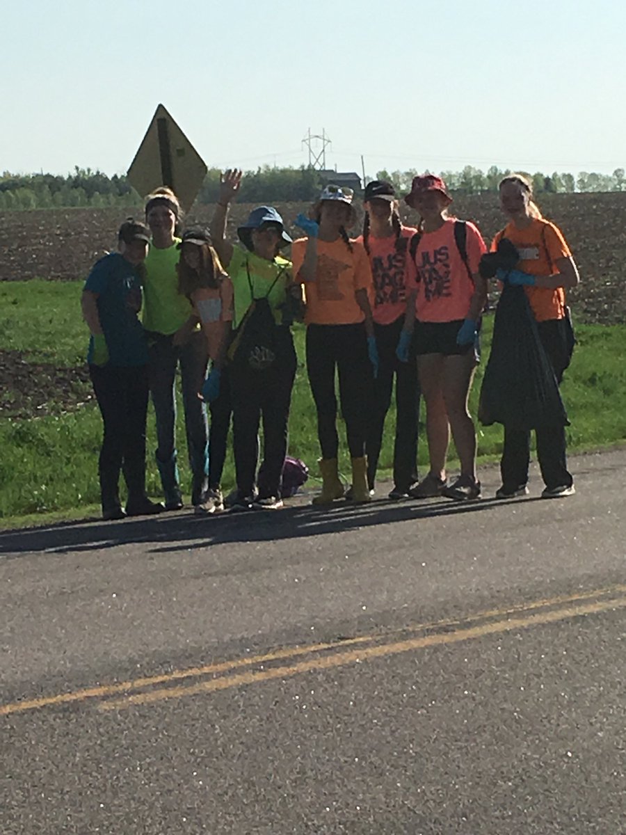Auz_English8's tweet photo. Community Clean Up Day! (The boys wouldn’t stay still long enough for a picture) #cleanup #bmsbears #byron https://t.co/DHzsthGkBQ