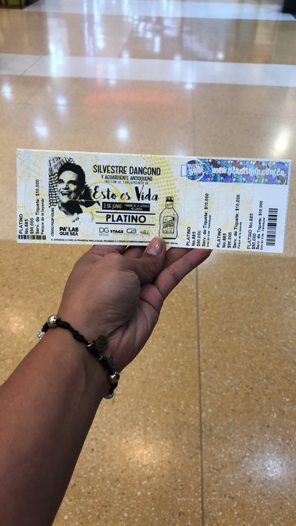 YuryTorress's tweet photo. Siempre firmes Padrino @SilvestreFDC para quienes necesiten, las conseguimos en #Umbro de Centro Mayor #Bogotá https://t.co/2jna5jrsuj