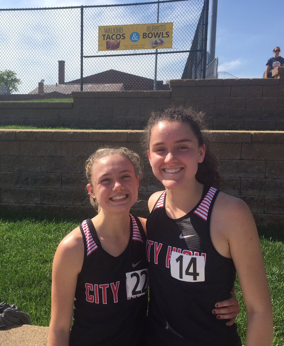 Thos_Trefz's tweet photo. These two combined to run 15 laps on the Blue Oval--the first time we've double qualified in the 3k since 2013 (#TeamMellen) Together they ran their 2nd & 3rd fastest times ever. Nice work, ladies! #TeamAmesti https://t.co/iLiVH3Sy7o