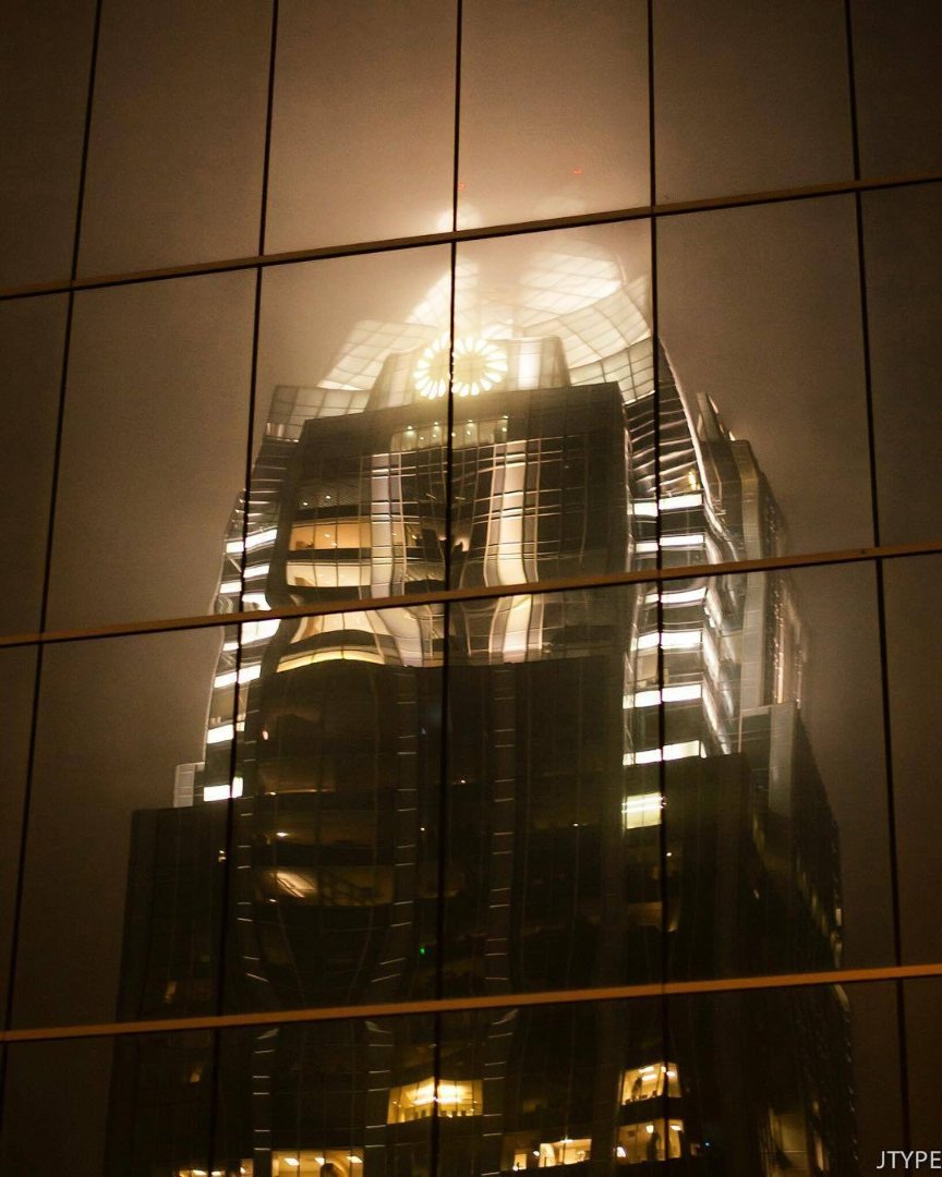 FrostBankTower's tweet photo. #funkyfriday #frostbanktower 📷: @jtype
atx #frostbankexas #downtownaustin #austint https://t.co/hRQrFK36cy