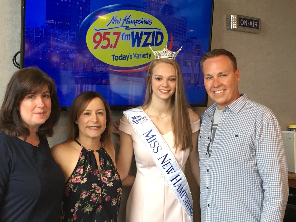 MissNHOrg's tweet image. I had so much fun this morning before school with Neal and Marga from WZID! We talked about life as Miss New Hampshire and all about my plans for the future with aviation! Thank you for having me, I hope to see you soon! #SkysTheLimit #MissNH2018