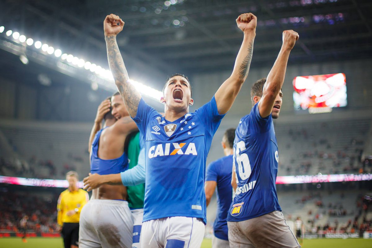 O momento, o sentimento, a euforia. O #Cruzeiro é isso! #PeloHexa [📷] Vinnicius Silva/Cruzeiro