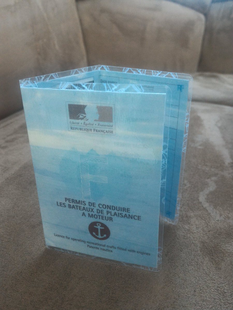 gcuisinier's tweet image. Permis officiel reçu ! #boatLicence