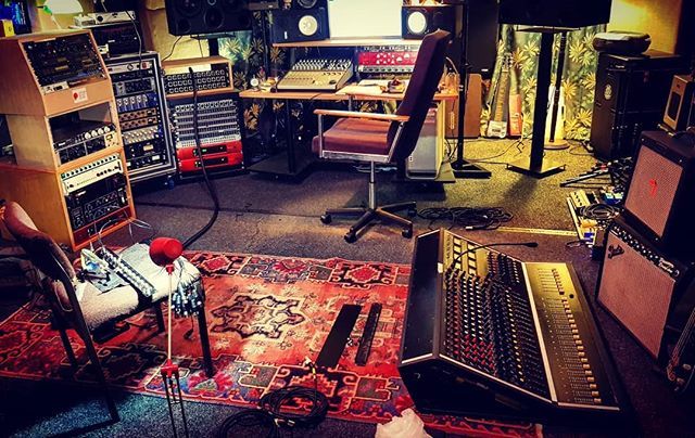 pinholesound's tweet photo. The new room is up! Will post some photos when we've got everything sorted. Currently in the depths of patching it all in.. 🔌🔊📢 #recording #studio #liveroom #manchester #repatch #patchbay https://t.co/S2HSewoUrl https://t.co/optIxR4ZXK