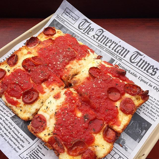 sdfoodgirl's tweet photo. Take another little pizza my heart, now baby ♥️
#sandiegofoodgirl ☀️🍴🍓🤗 —————————————————————
🍕 Detroit pizza with pepperoni 📌 @squarepizzaco
#squarepizzaco #squarepizza #squareisthenewround #detroitpizza #pepperonipizza #pizzalovers #pacificbeach https://t.co/eCH3hQqA1v