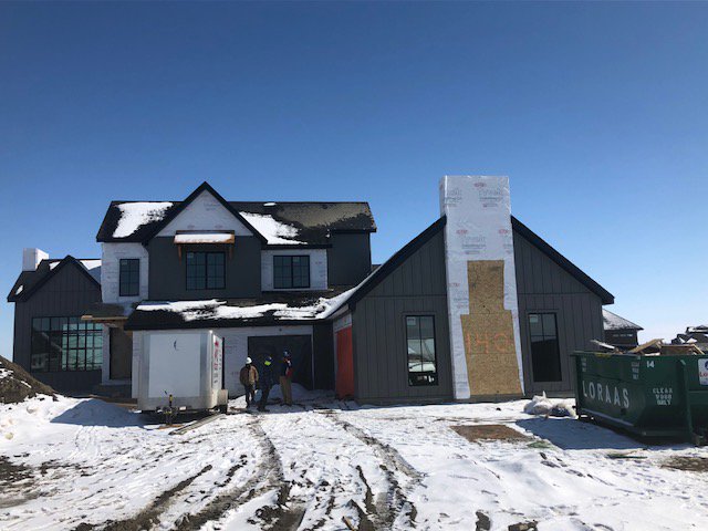 #ThrowbackThursday to this beauty of a house. Installation of some custom colored Allura fibre cement done by <a href="/epic_sask/">Epic Contracting</a>! Great work!